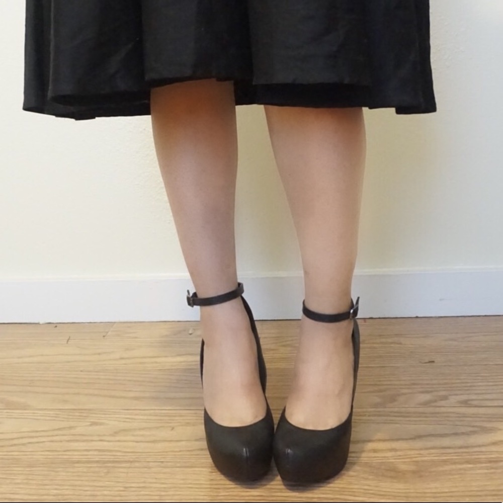 Steve Madden Black Pumps. Women's US 7.5